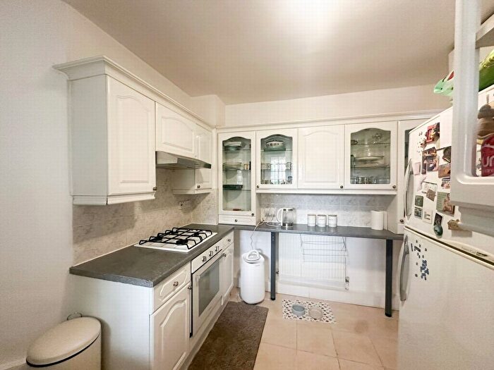 2 Bedroom Flat To Rent In Pentland House, Stamford Hill, N16