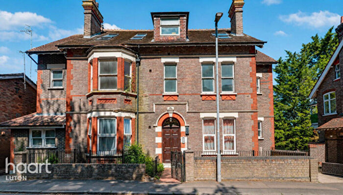 2 Bedroom Apartment For Sale In Downs Road, Luton, LU1