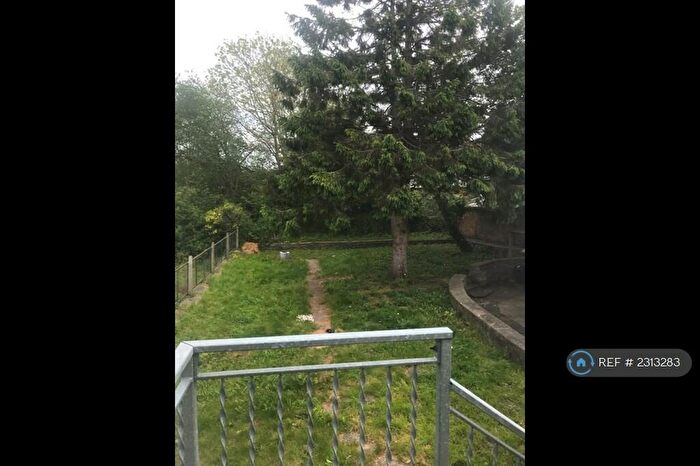 2 Bedroom Flat To Rent In Bridge Street, Newcastle Emlyn, SA38