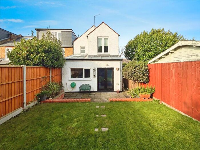 3 Bedroom Detached House For Sale In Ellerton Road, Surbiton, KT6