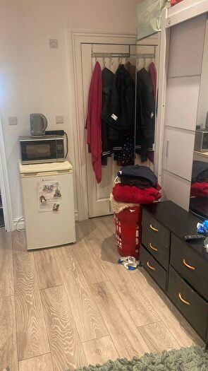 Studio To Rent In High Street, Acton, W3