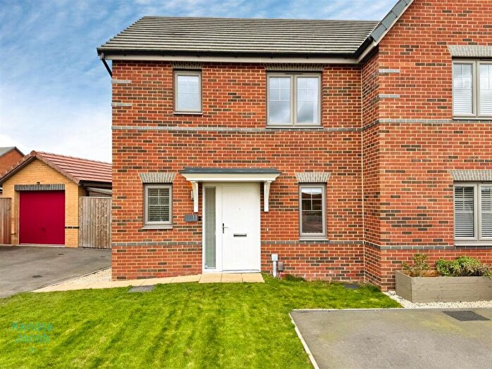 3 Bedroom Semi Detached House For Sale In Foxglove Place, Carlton-In-Lindrick, Worksop, S81