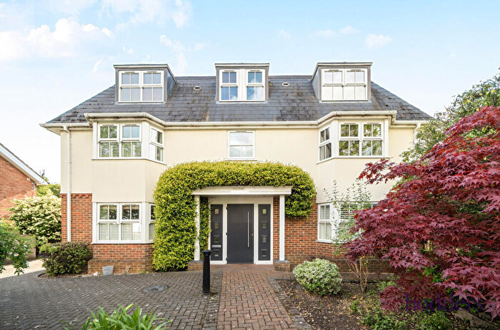 2 Bedroom Apartment For Sale In Chertsey, Surrey, KT16