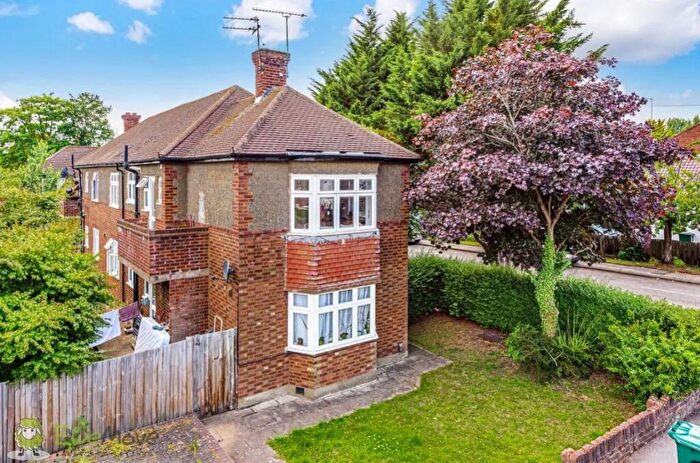 2 Bedroom Flat To Rent In Abercorn Road, London, NW7