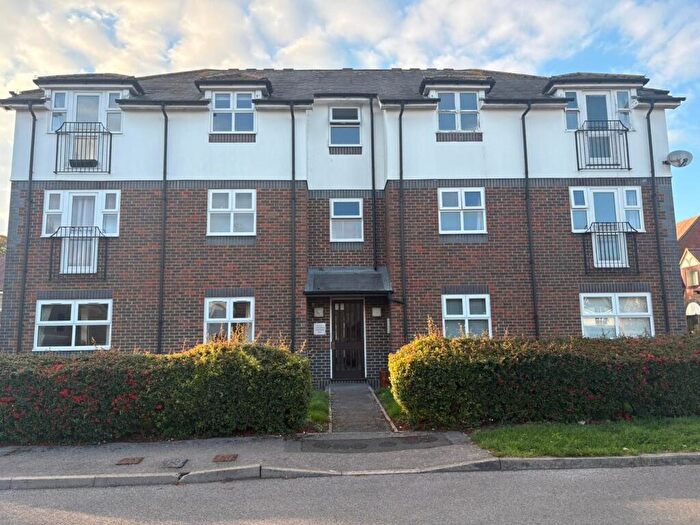 2 Bedroom Apartment To Rent In St Michaels, Lambourn, Berkshire, RG17