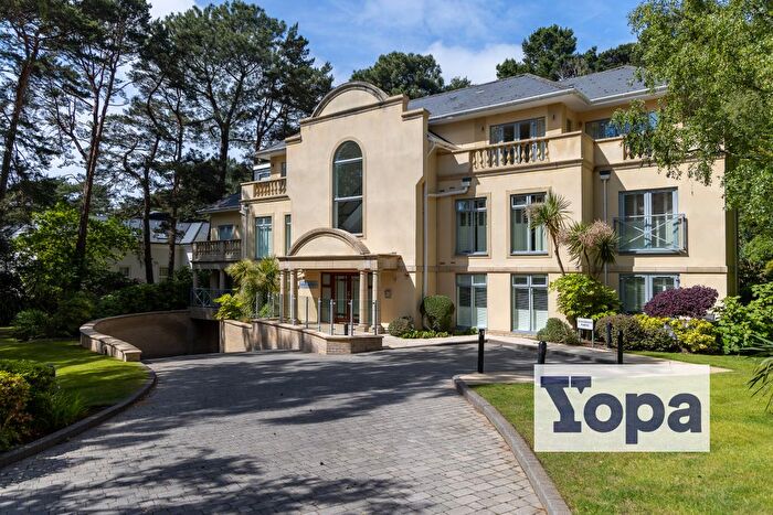 3 Bedroom Flat For Sale In Lilliput Road, Poole, BH14