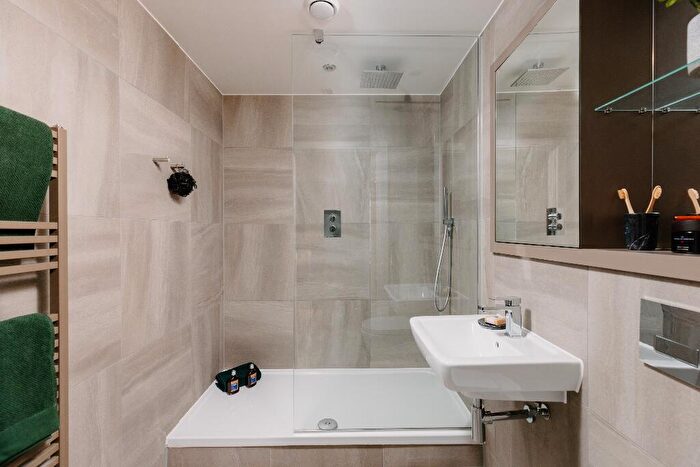 2 Bedroom Apartment To Rent In William Jessop Way, Liverpool, Merseyside, L3