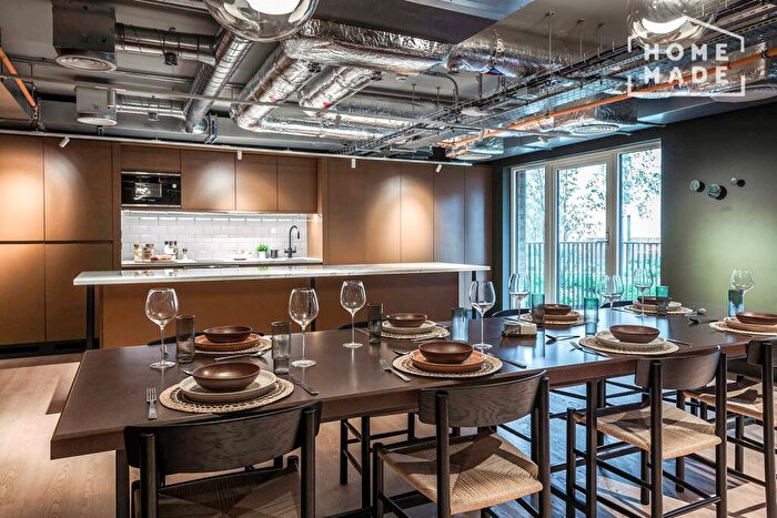 3 Bedroom Flat To Rent In Millet Place, Royal Docks, E16