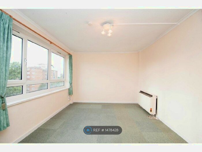 2 Bedroom Flat To Rent In William Harvey House, London, SW19