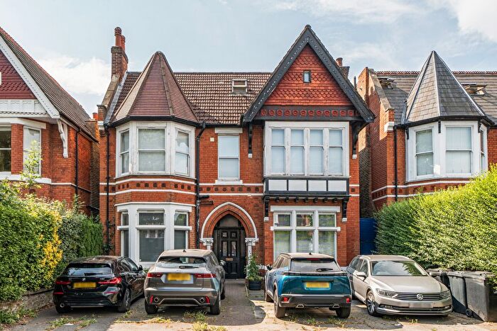 2 Bedroom Flat For Sale In Gordon Road, Ealing, London, W5