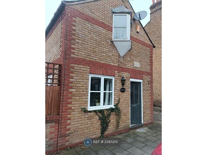 1 Bedroom Flat To Rent In Hotham Lodge, London, SW19