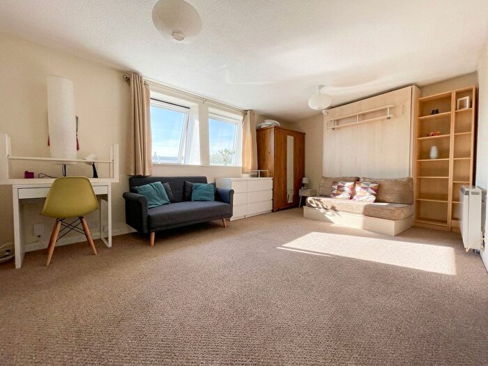 1 Bedroom Flat To Rent In Durham Road, London, SW20