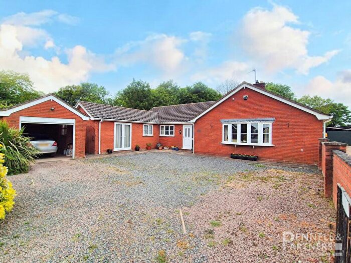 4 Bedroom Bungalow For Sale In Broadway, Crowland, Peterborough, PE6