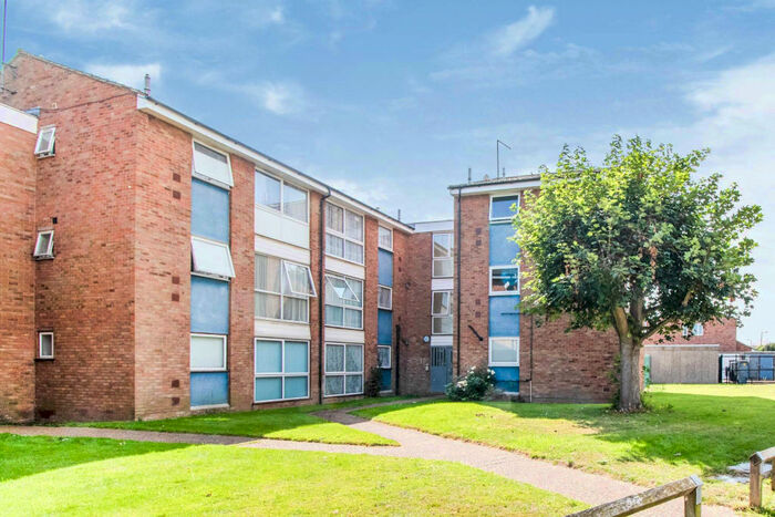 2 Bedroom Flat To Rent In Ashlands Court, Tilbury, RM18