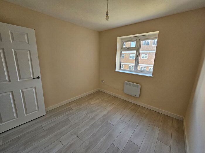 1 Bedroom Flat For Sale In Flat Samuels Tower, Longhill Avenue, Chatham, Kent, ME5