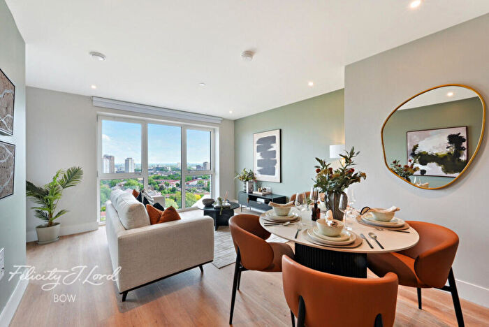 2 Bedroom Apartment To Rent In Maple Mews, London, E3