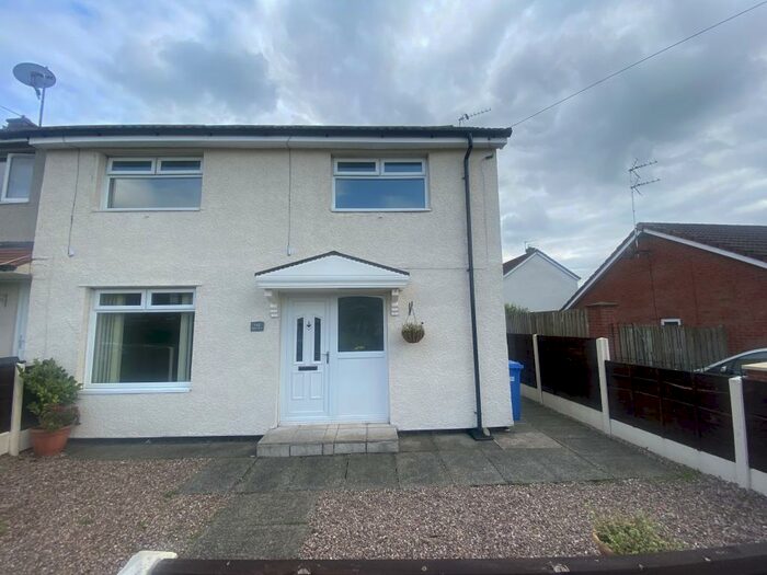 3 Bedroom End Of Terrace House To Rent In Fields Farm Road, SK14