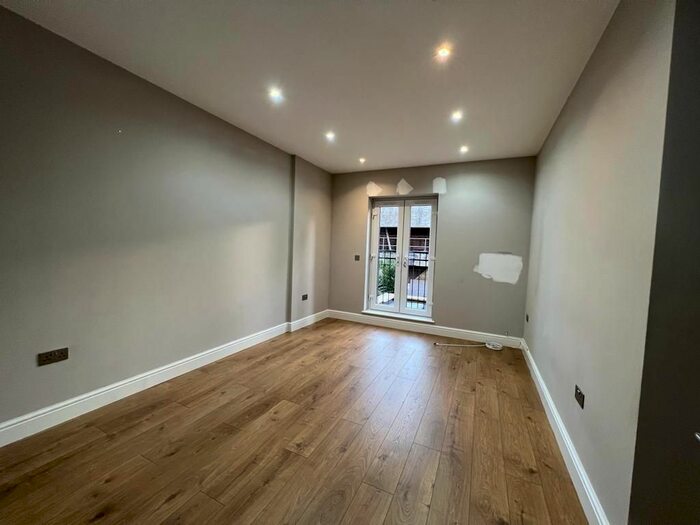 1 Bedroom Flat To Rent In Fairlawn Avenue, London, W4