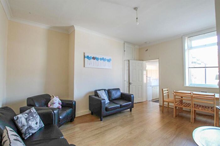 3 Bedroom Flat To Rent In £pppw - Doncaster Road, Sandyford, NE2