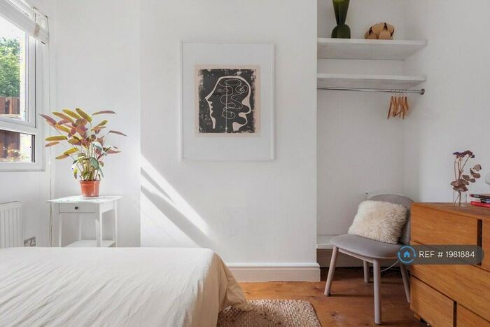 1 Bedroom Flat To Rent In Springfield Road, London, N15