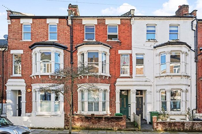 2 Bedroom Flat For Sale In Witherington Road, London, N5