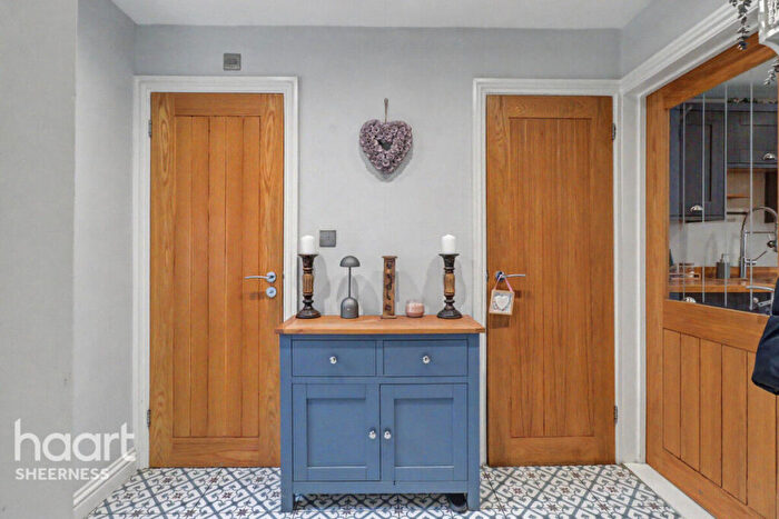 4 Bedroom Semi Detached House For Sale In Sterling Road, Queenborough, ME11