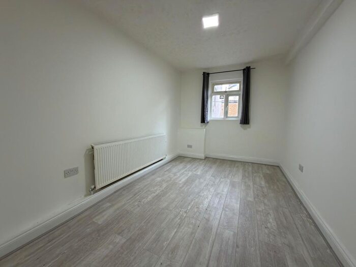 1 Bedroom Flat To Rent In West Green Road, London, N15