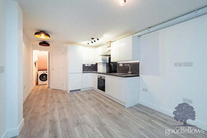 1 Bedroom Maisonette To Rent In Borough Road, Mitcham, CR4