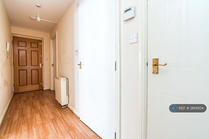 2 Bedroom Flat To Rent In Marathon Way, London, SE28