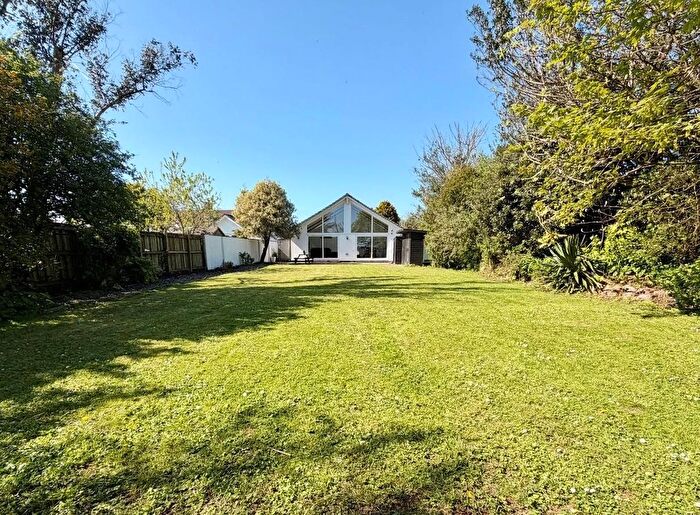 4 Bedroom Detached Bungalow For Sale In Horsedowns Road, Leedstown, Hayle, TR27