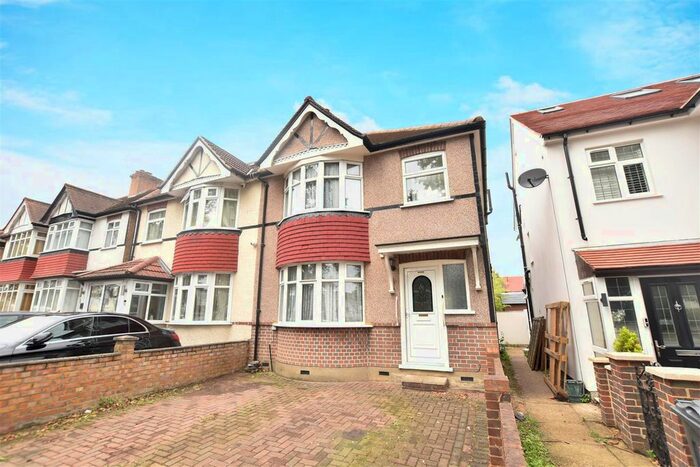 3 Bedroom Semi-Detached House To Rent In Hounslow Road, Hanworth, Feltham, TW13