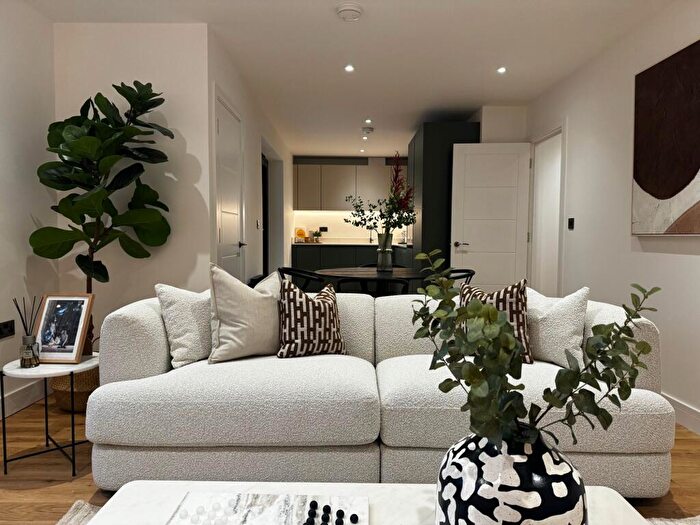 3 Bedroom Flat To Rent In Russell Hill, Purley, CR8