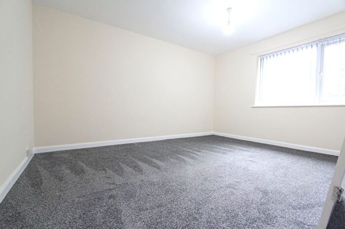 2 Bedroom Flat To Rent In Littlemoor Centre, Chesterfield, S41