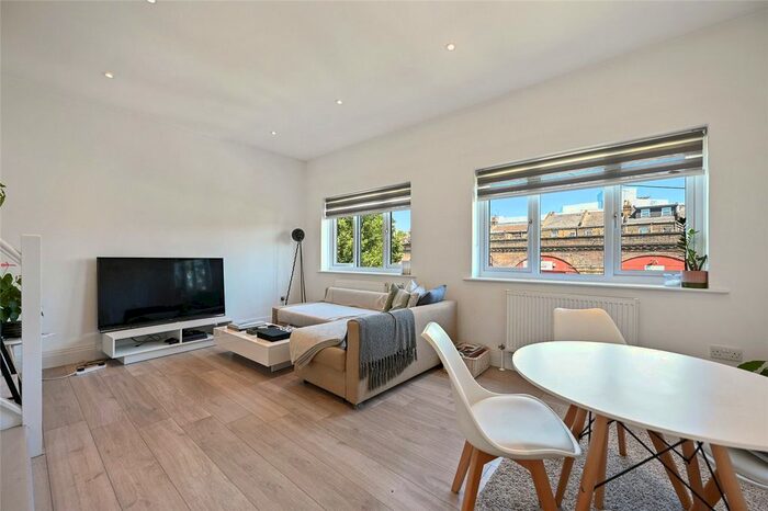 2 Bedroom Flat To Rent In Frithville Gardens, London, W12