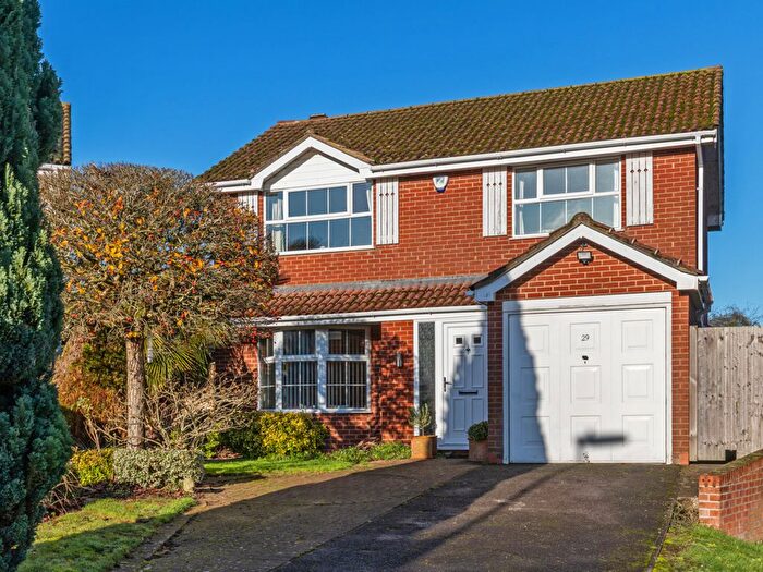 4 Bedroom Detached House For Sale In Mallard Close, Basingstoke, RG22