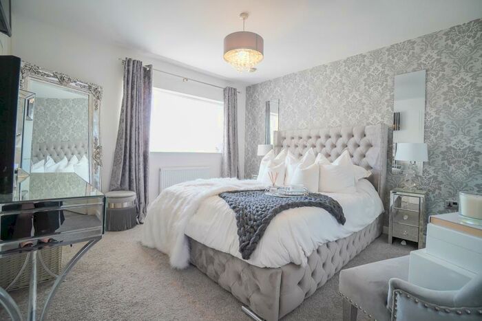 2 Bedroom End Of Terrace House To Rent In Brayton Green, Swarcliffe, Leeds, LS14