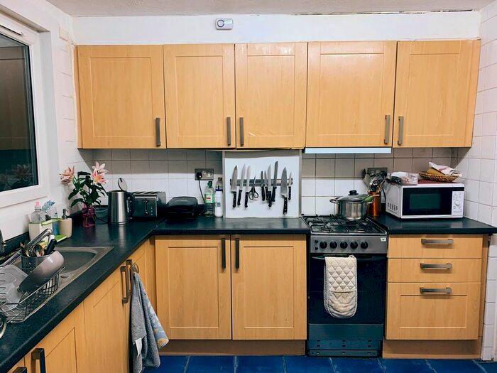 4 Bedroom Flat To Rent In Gales Gardens, London, E2