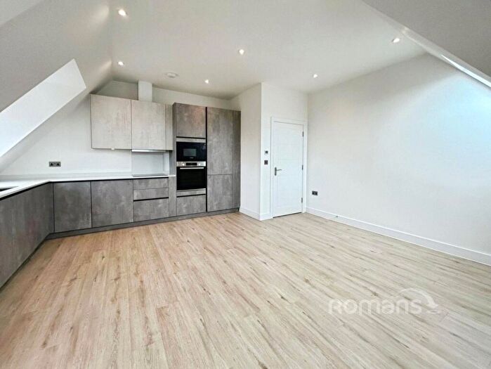 2 Bedroom Flat To Rent In Shoppenhangers Road, Maidenhead, Berkshire, SL6