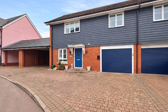 3 Bedroom Link Detached House For Sale In Old Challis Rise, Rayne, Braintree, CM77