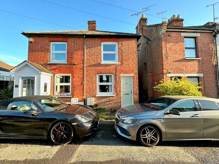 2 Bedroom Semi-Detached House To Rent In Mount Pleasant, Wokingham, RG41