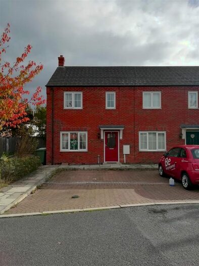 3 Bedroom Semi-Detached House To Rent In Sam Derry Close, Newark, NG24