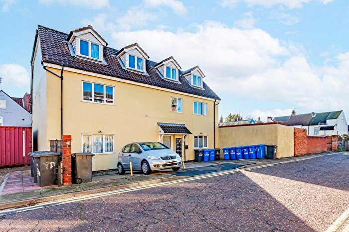 2 Bedroom Flat To Rent In Gun Lane, Logun Court Gun Lane, NR32