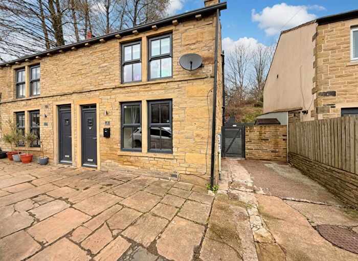 3 Bedroom Semi Detached House For Sale In Cain Lane, Halifax, HX3
