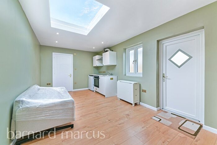 Maisonette To Rent In Tamworth Lane, Mitcham, CR4