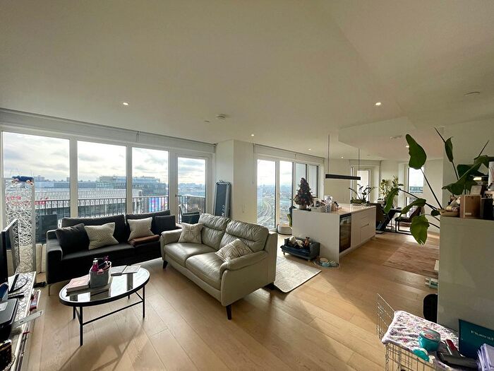 2 Bedroom Flat To Rent In White City Living, London, W12