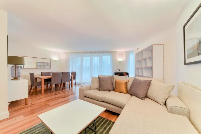 2 Bedroom Flat To Rent In Benbow House, New Globe Walk, Southwark, SE1