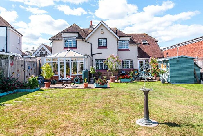 4 Bedroom Detached House For Sale In Singlewell Road, Gravesend, DA11