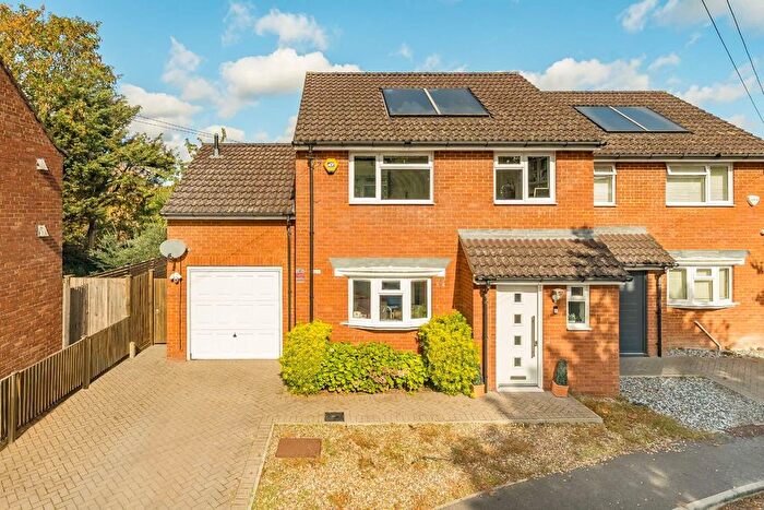 3 Bedroom Property To Rent In Beverley Road, Sunbury On Thames, TW16