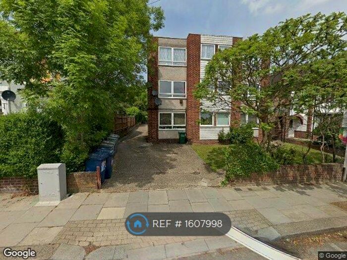 2 Bedroom Flat To Rent In Dudley Court, London, N12