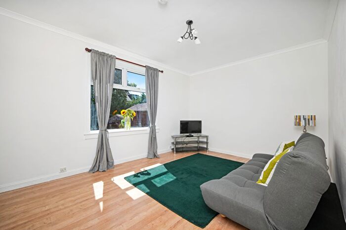 2 Bedroom Flat For Sale In Colinton Mains Road, Colinton Mains, Edinburgh, EH13
